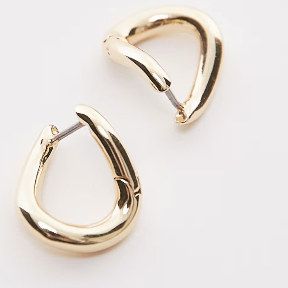 asymmetric twists hoop earrings in gold